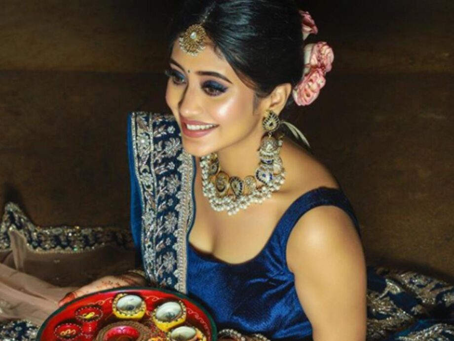 [Image: 5-times-yrkkh-actress-shivangi-joshis-je...20x690.jpg]