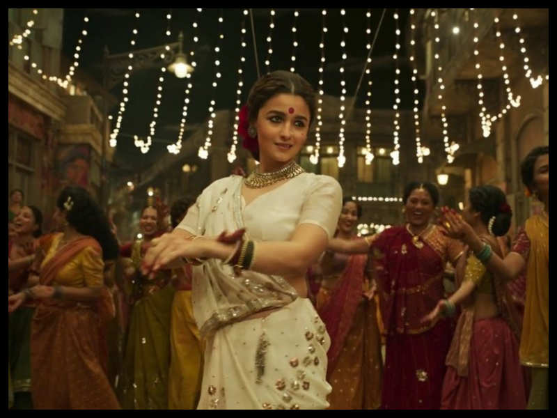 Amazing Stills From Alia Bhatt In ‘Gangubai Kathiawadi’, Get Ready To Fall In Love - 2