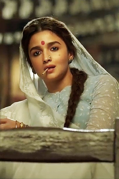 Amazing Stills From Alia Bhatt In ‘Gangubai Kathiawadi’, Get Ready To Fall In Love - 3