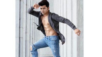 Aspiring for cool & stylish jeans? Take a look at Siddharth Nigam’s closet & grab some cues