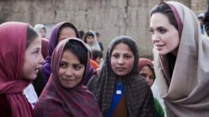 AWEEE!!! Go Beekeeping With Angelina Jolie And Her Beautiful Outfit: See Here