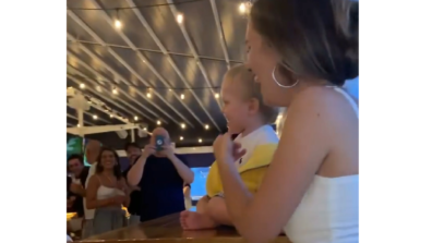 Aww-dorable! A Cute Little Munchkin Showcases His ‘Muscles’ At A Restaurant Leaving Other Customers Hyping Him Up; Watch Here