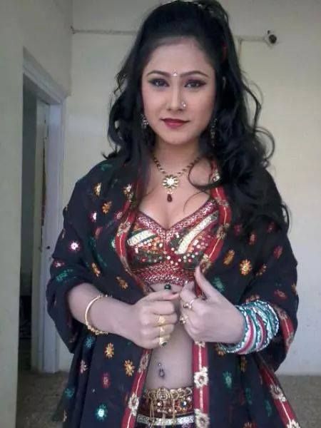 Bhojpuri Diva Priyanka Pandit Navel Piercing Looks Makes Fans Go Wild: See Pics - 0