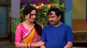 Bhabhiji Ghar Par Hai written update S01 Ep1668 29th October 2021: Everyone praises Vibhuti for helping Angoori