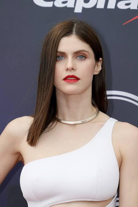 Choker necklace fan? Ace the fashion game with Alexandra Daddario, take cues here - 0