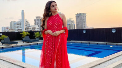 Chura Liya Hai Tumne Jo Dil Ko: Anushka Sen is a resplendent hot babe in spicy red hot gherao lehenga, fans in love with her cute smile