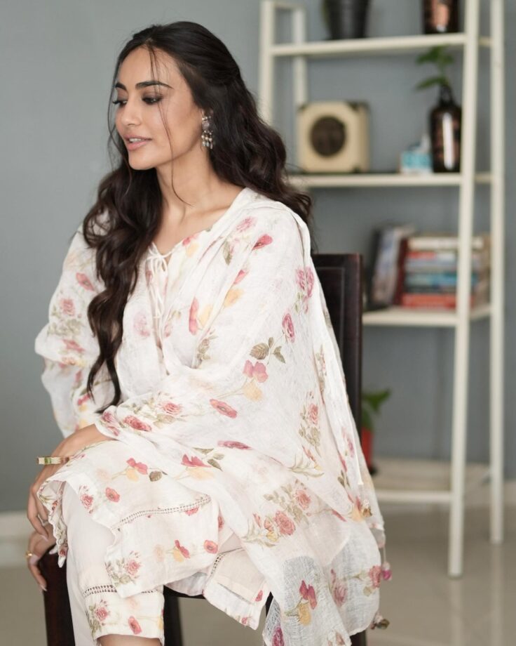 Throwing In Back When Surbhi Jyoti Looked Splendid In Her Kurta Pajama Set, See Here - 4