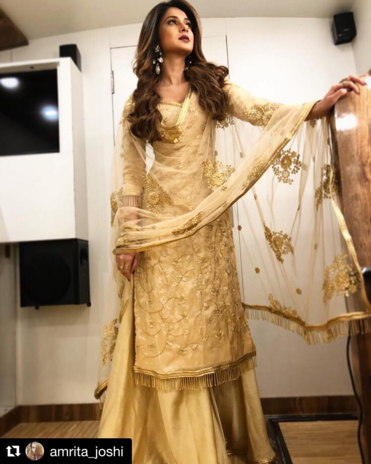 Jennifer Winget, Shweta Tiwari, Drashti Dhami, Divyanka Tripathi: Divas in classy glamourous ethnic wear - 0