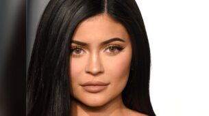 Thin Eyeliner Vs Thick Eyeliner: Which Eye Makeup Style Of Kylie Jenner Do You Prefer?