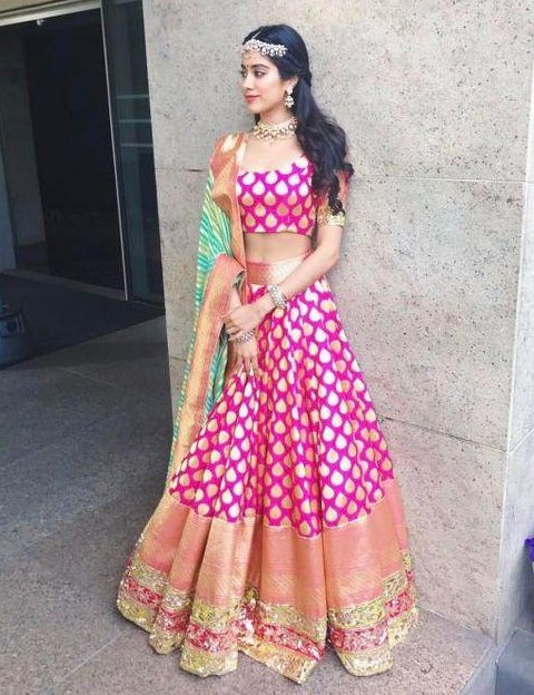 Dream Bride! 5 Times Janhvi Kapoor Looked Jaw-Dropping In Bridal Lehenga But Its Price Will Give You Existential Crisis; Check Out Here - 1