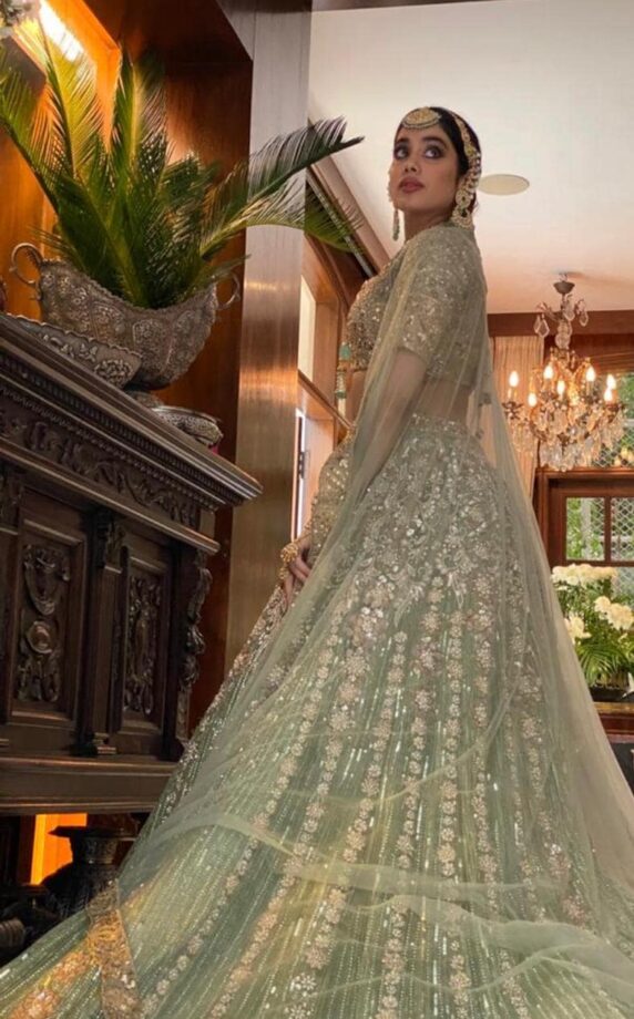 Dream Bride! 5 Times Janhvi Kapoor Looked Jaw-Dropping In Bridal Lehenga But Its Price Will Give You Existential Crisis; Check Out Here - 2