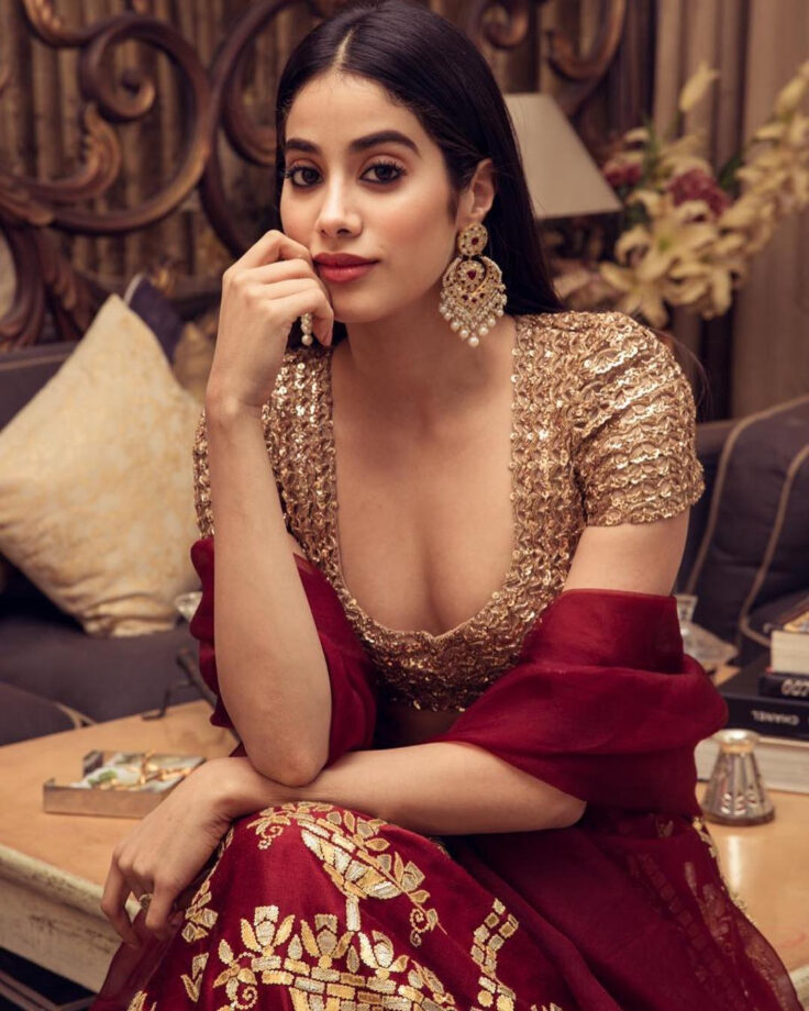 Dream Bride! 5 Times Janhvi Kapoor Looked Jaw-Dropping In Bridal Lehenga But Its Price Will Give You Existential Crisis; Check Out Here - 4