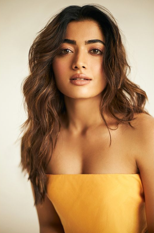 Drooling Over Those Killer Looks Of Rashmika Mandanna As She Sets Internet On Fire, Fans Left Crashing - 1