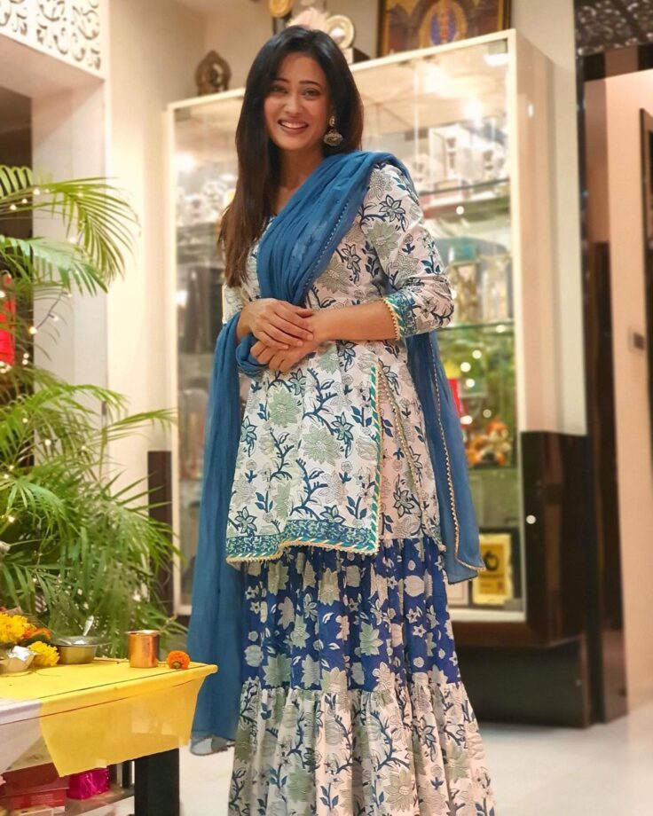 Ethnic Grace! Take tips for Ethnic wear from Khatron Ke Khiladi fame Shweta Tiwari - 5