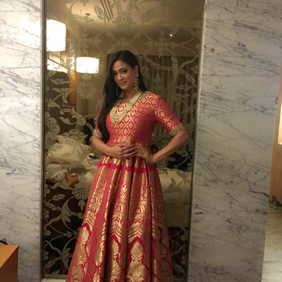 Ethnic Grace! Take tips for Ethnic wear from Khatron Ke Khiladi fame Shweta Tiwari - 0