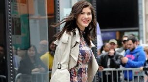 When in doubt, pick a dress! Casual dress inspiration coming straight from Alexandra Daddario for weekend OOTD