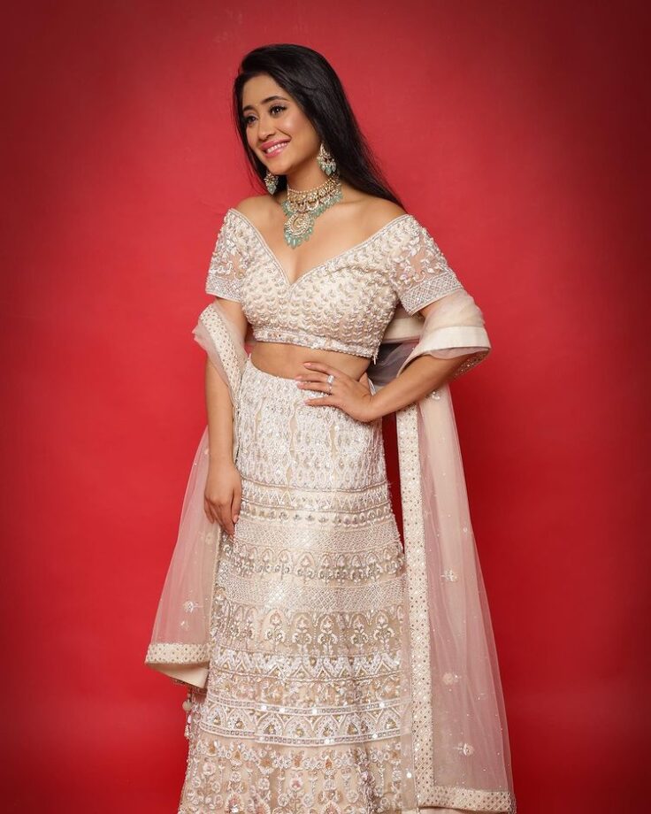 Gulabo Zara Ittar Toh Gira Do! Shivangi Joshi Is Making Our Hearts Flutter In Her Desi Style! Grab Cues - 2