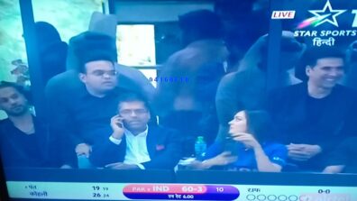 India Vs Pakistan ICC T20 World Cup 2021: Akshay Kumar and Shikhar Dhawan spotted enjoying match together at Dubai, see viral pic