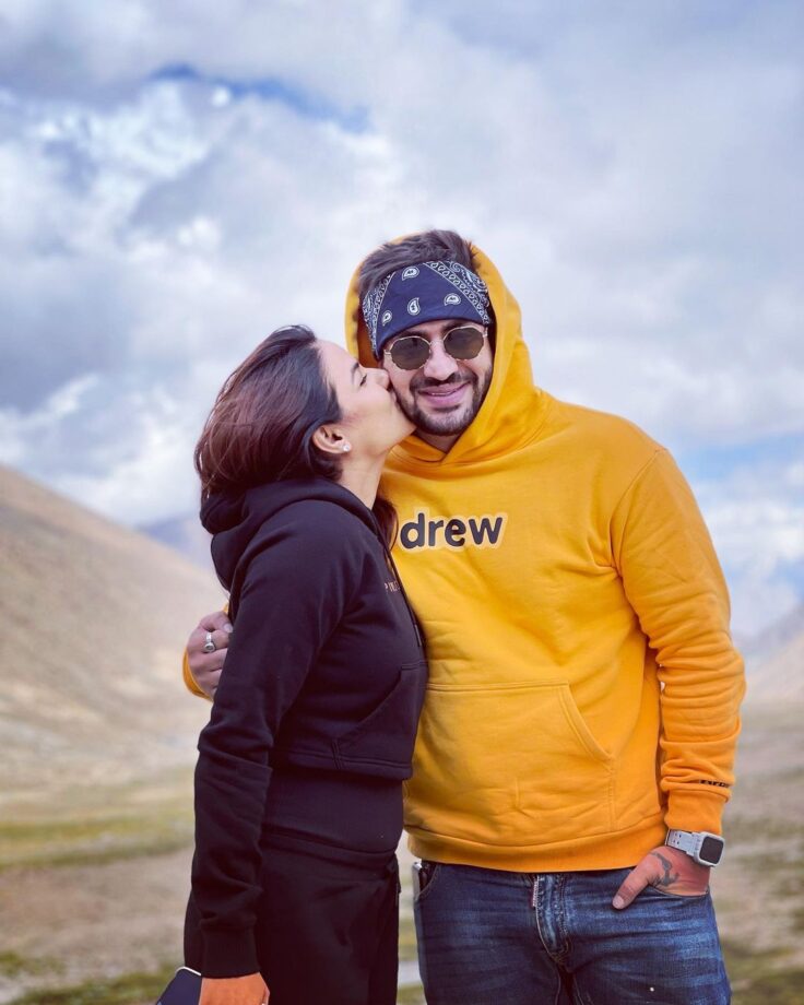 Relationship Goals: Netizens just can’t stop gushing over Aly Goni and Jasmin Bhasin’s candid photos - 0