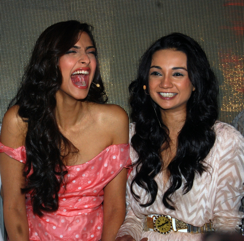 Let’s Take A Look At Best Bollywood Buddies: Sonam Kapoor & Ira Dubey To Tabu & Farah Khan - 0