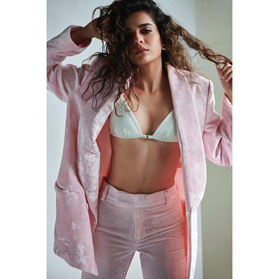 Little Things Star Mithila Palkar Hottest Burning Hot Instagram Looks That Left Us Sweating - 5