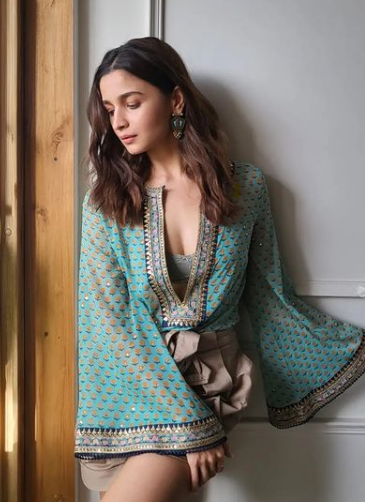 Look Picture Perfect With These Blazing Hot Outfits And Matching Earrings Of Alia Bhatt, Take Cues - 4