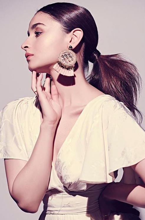 Look Picture Perfect With These Blazing Hot Outfits And Matching Earrings Of Alia Bhatt, Take Cues - 3