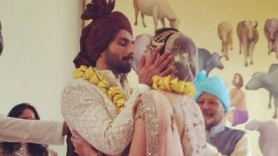 Major Throwback Moment: When Shahid Kapoor and Mira Rajput got lost in each other’s romantic droolworthy eyes during the auspicious ‘7 phere’ moment, check out ASAP