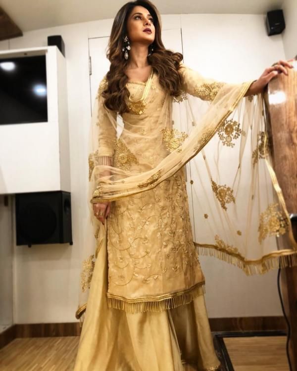 Mashallah! From Jennifer Winget, Hina Khan, And Gauahar Khan: Take Cues From Our TV Divas To Slay Your Next Eid Outfit - 0