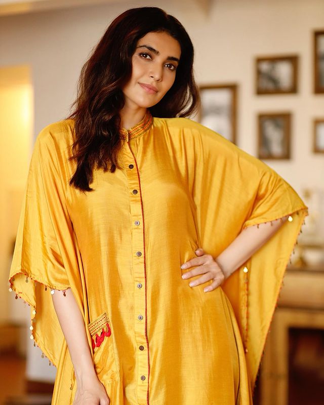 Navrati Special: Karishma Tanna and Vaishnavi Rao’s unseen stylish moments in yellow dress will make you go wow - 1