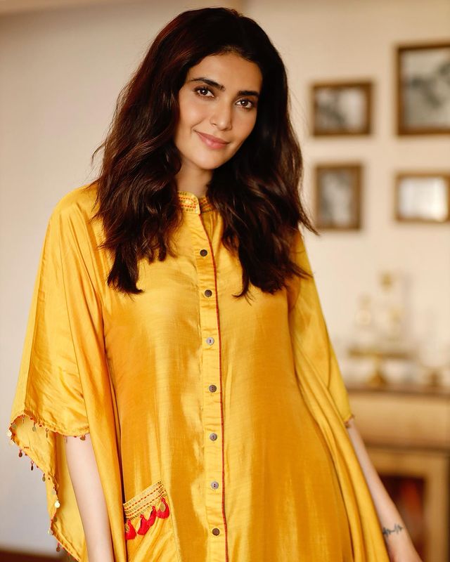 Navrati Special: Karishma Tanna and Vaishnavi Rao’s unseen stylish moments in yellow dress will make you go wow - 0