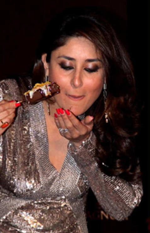 Oops! Take A Look At These 10 Embarrassing Moments Of Kareena Kapoor That Bebo Will Never Want Us To See - 1