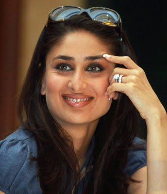 Oops! Take A Look At These 10 Embarrassing Moments Of Kareena Kapoor That Bebo Will Never Want Us To See - 5