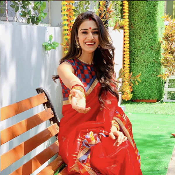 Plain & Classy! Erica Fernandes’s Looks From Plain Saree Looks Are Uber Cool, Take Cues - 2