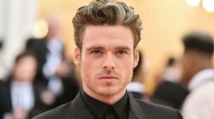 Selfie Game On Point! Richard Madden’s Instagram Is Full Of Dearth Selfies And Here’s A Proof