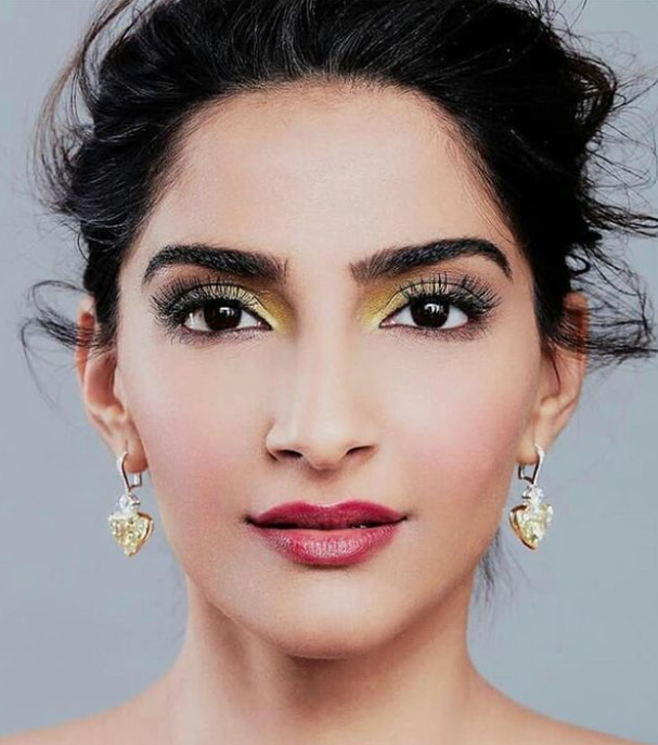 Shimmery Eye Makeup Looks Of Sonam Kapoor To Try This Season, Take Inspiration - 0