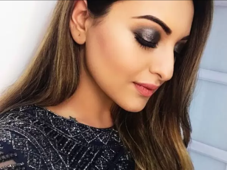 Sonakshi Sinha’s Makeup Looks That We Wanna Recreate, Take Inspiration From One Of The Best In Business! - 0