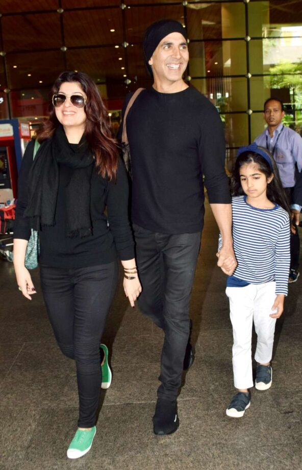 Spotted Alert! The Dashing Man Akshay Kumar Was Spotted With His Family At Airport, View Pics - 3