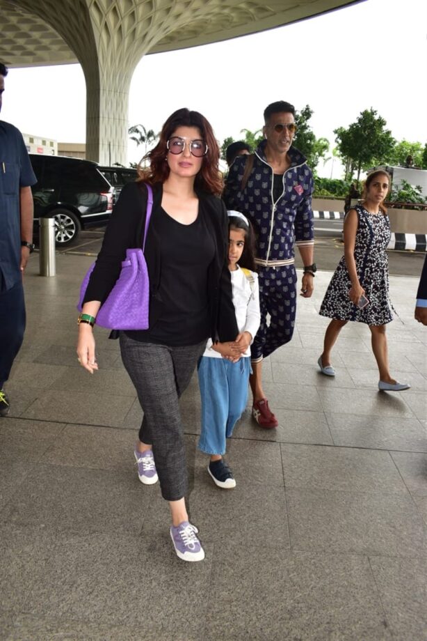 Spotted Alert! The Dashing Man Akshay Kumar Was Spotted With His Family At Airport, View Pics - 2