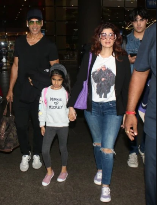 Spotted Alert! The Dashing Man Akshay Kumar Was Spotted With His Family At Airport, View Pics - 0