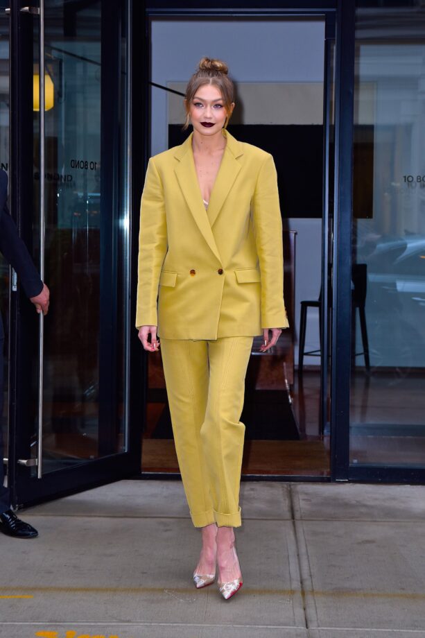 The Perfect Pantsuit Doesn’t Exist: Gigi Hadid Teaches Us How To Slay Our Pantsuit With Ease - 2