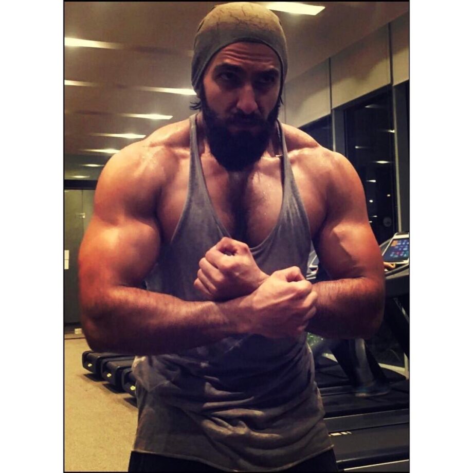 Tiger Shroff Vs Ranveer Singh: Who Is Your Workout Inspiration? Vote Here - 4