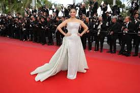 Times When Aishwarya Rai Made A Statement Entry In Her Majestic Princesses Dresses & Left Netizens Go Oh La La - 4