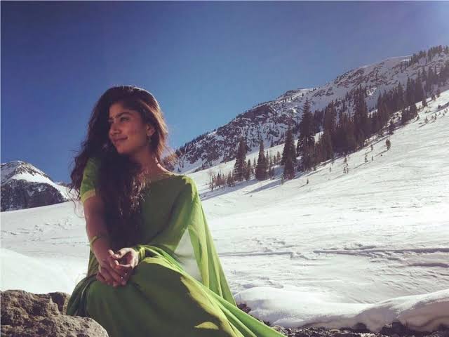 The beauty switch: Sai Pallavi can switch from western to ethnic smoothly - 5