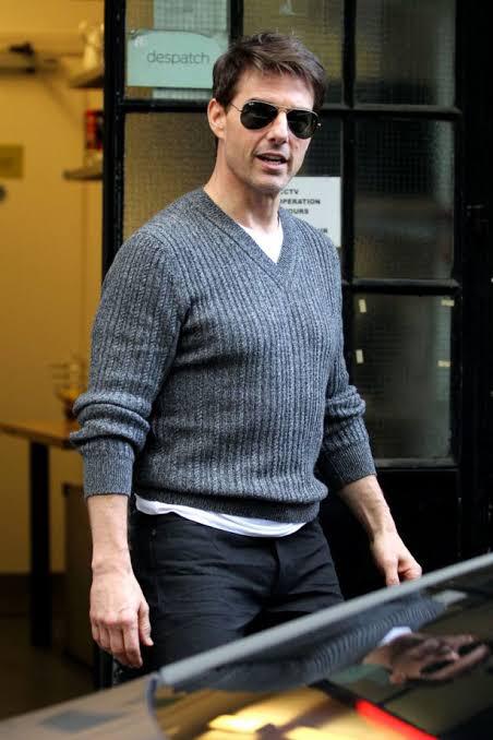 Tom Cruise to Brad Pitt: Inspiration to look sizzling hot even in sweatshirts - 1