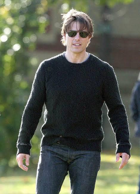 Tom Cruise to Brad Pitt: Inspiration to look sizzling hot even in sweatshirts - 2