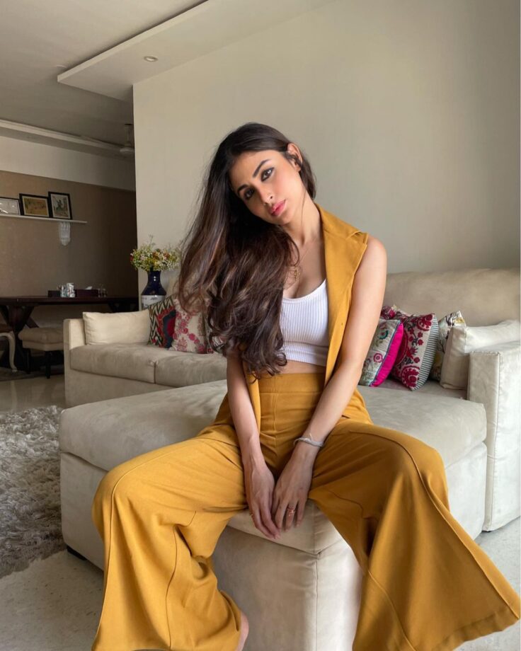 Effortless & Chic! Mouni Roy’s Subtle Beauty Looks That Are Worth Trying, See Here - 0