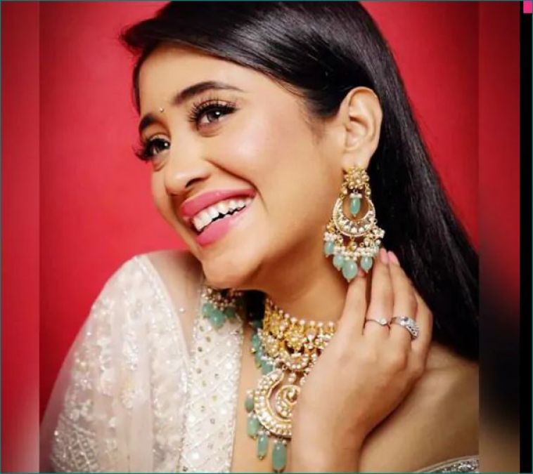 From Shivangi Joshi To Radhika Madan: Beautiful Earrings To Ace This Coming Festival Along With Ethnic Outfits - 4