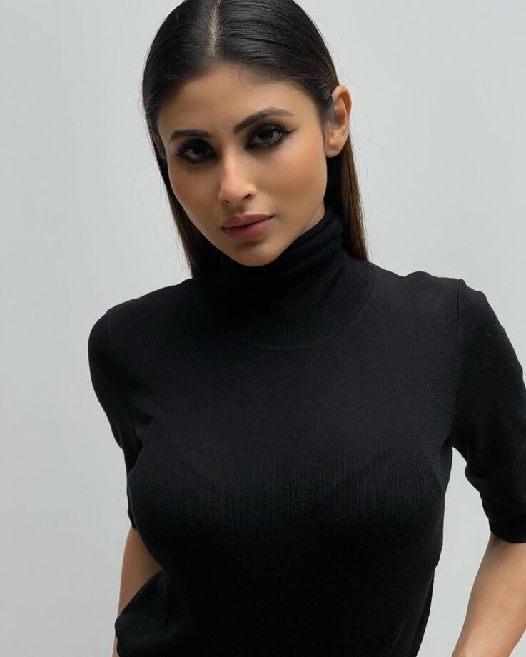 Monochrome Makeup Looks That Are Perfect For A Date Night: Cues Coming From Mouni Roy - 12