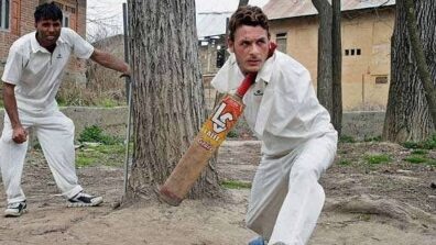 A Cricketer Without Arms! Meet The Captain Of J&K Para Cricket Team Amir Hussain, Netizens Left Speechless